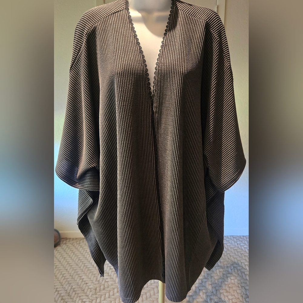 Dokotoo Open Front Black And Gray Kimono